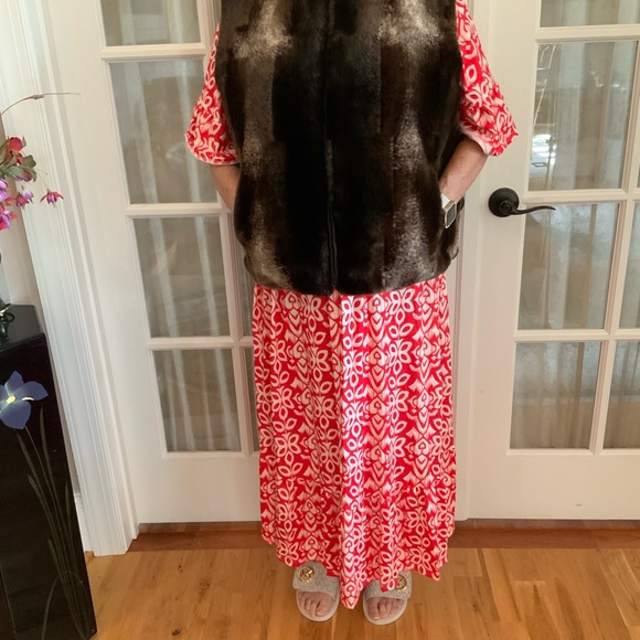 Faux brown fur vest with zipper front. V - Picture 1 of 3